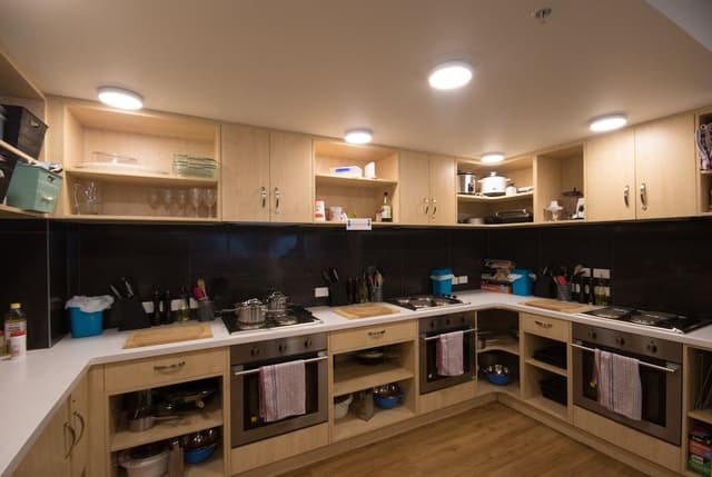 6-Bed Private Room, shared Bathroom