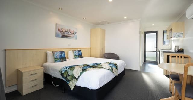 Executive Studio, Spa