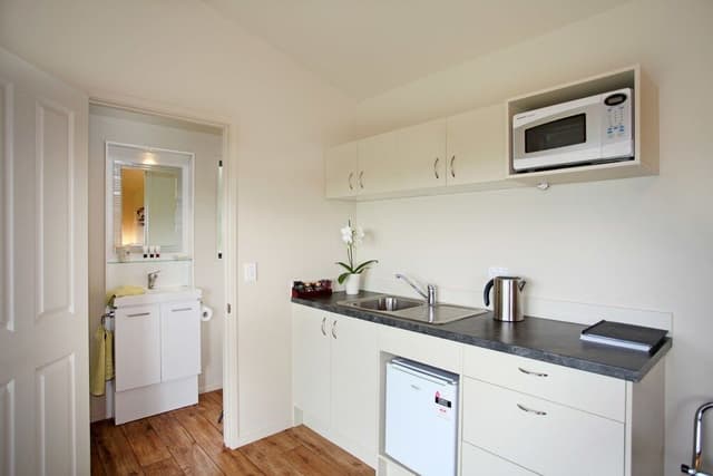 Standard Room, Kitchenette (Fantail Cottage)