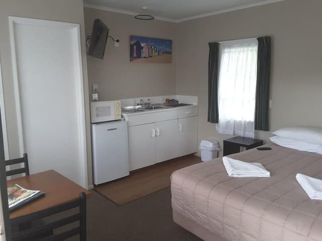 Studio, Kitchenette