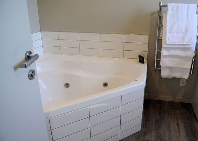 1 Bedroom Apartment with Spa Bath