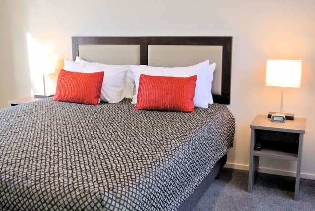 1 Bedroom Apartment with Spa Bath