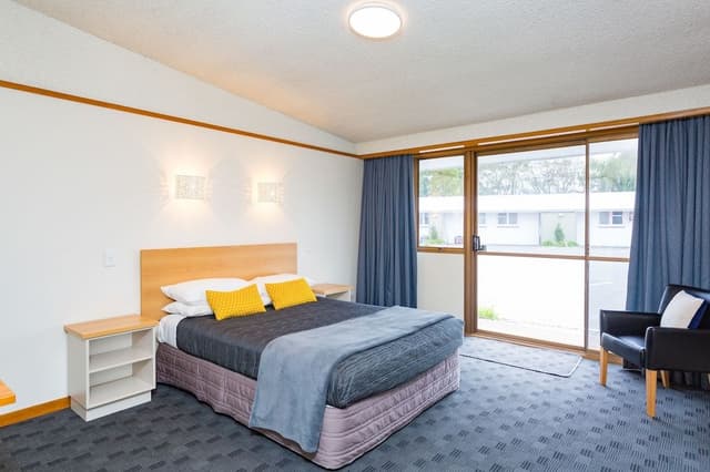 Standard Room, 1 Queen Bed (Standard Queen)