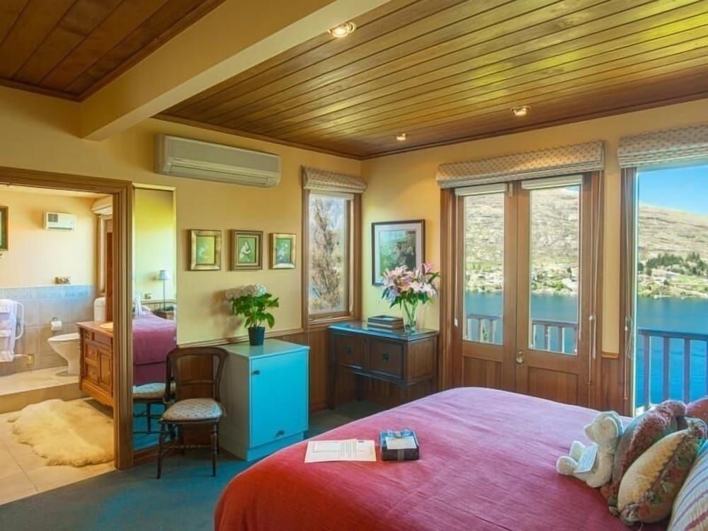 Pencarrow Luxury Lodge1