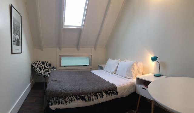 Double Room, 1 Queen Bed