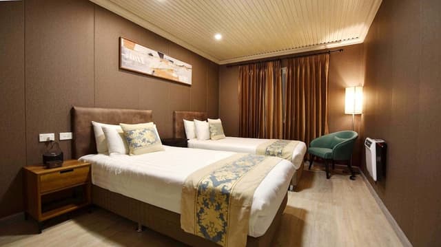Executive Twin Suite