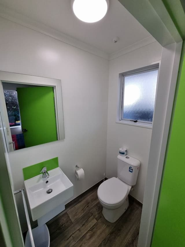 Room 12 - Budget Queen - Own Toilet & Vanity