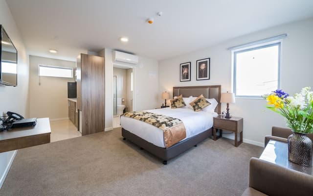 Deluxe Studio, 1 Queen Bed