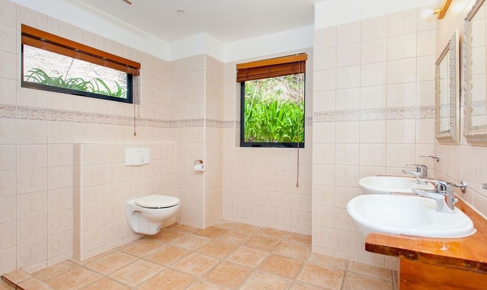 Absolute Beachfront Oneroa Bay4