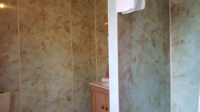Queen Ensuite Room