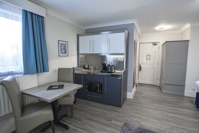 Suite, 1 King Bed, Non Smoking, Kitchenette