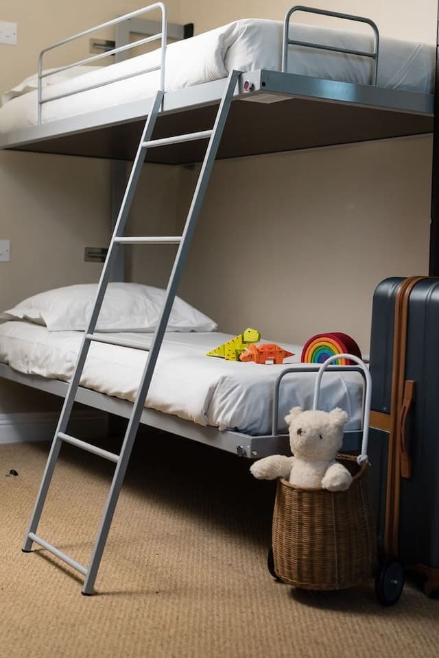 Four Poster (2 adults + 2 children)