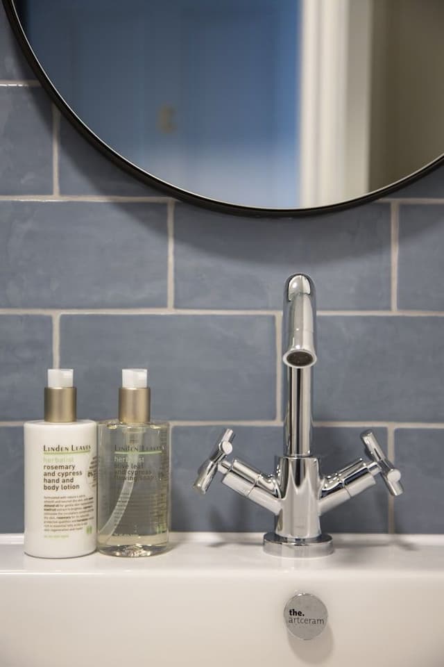 Room 5 Superking Ensuite, Upstairs no lift