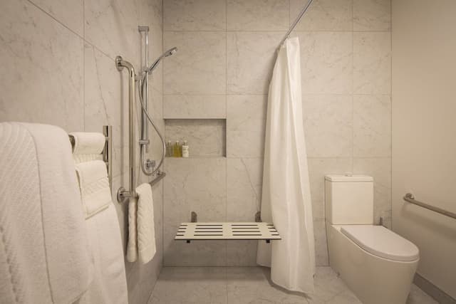 Room 2 Superking Ensuite, Accessible