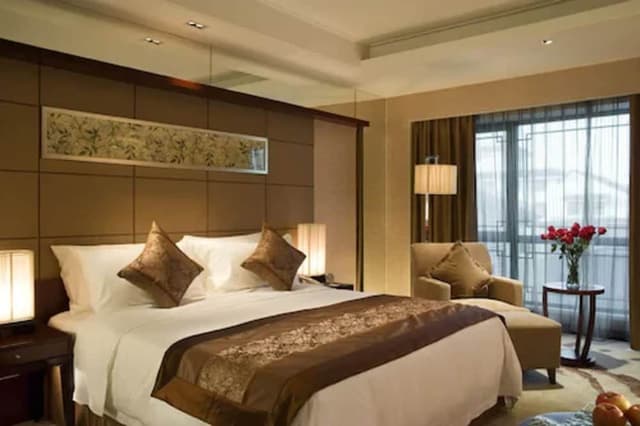 Deluxe Room, 1 King Bed, Smoking