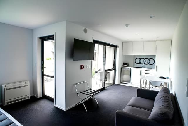 Large Twin Studio
