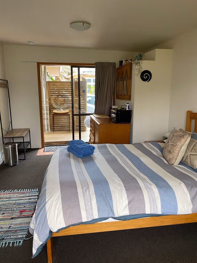 Standard Room, 1 Queen Bed