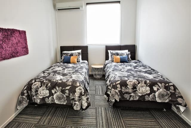 Traditional Apartment, 2 Bedrooms, Private Bathroom, Ground Floor