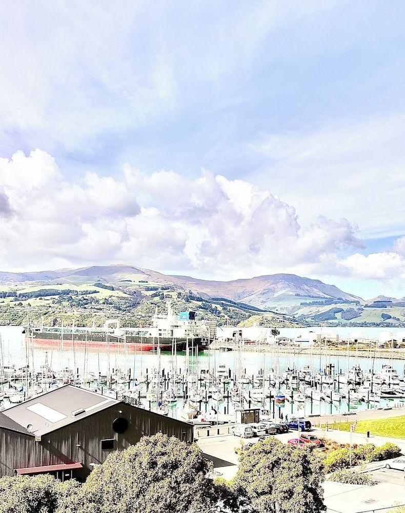 Sea- marina- bay- views Escape to LYTTELTON BOATIQUE HOUSE - 14 km from Christchurch4