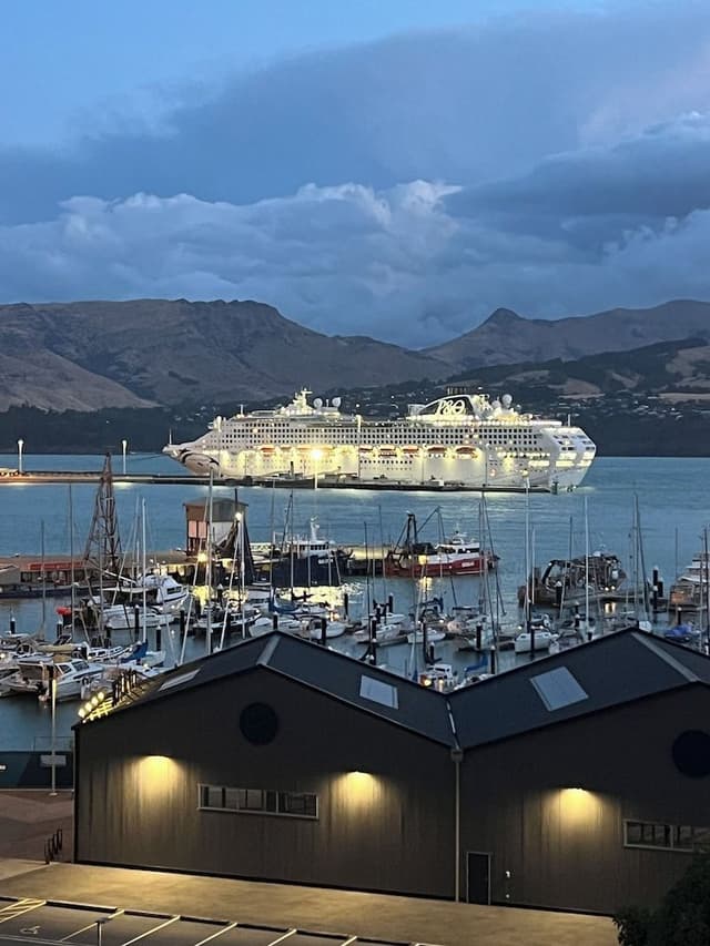 Sea and Bay views in style - Boatique House