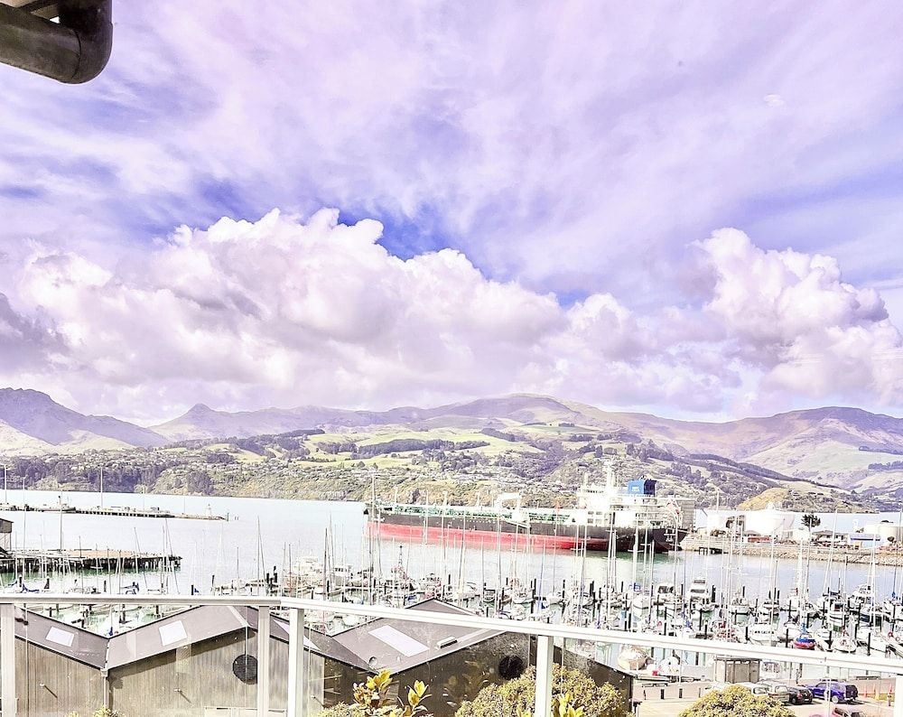 Sea- marina- bay- views Escape to LYTTELTON BOATIQUE HOUSE - 14 km from Christchurch3