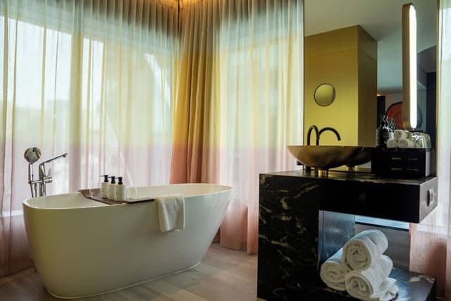 Room, 1 King Bed (Collection)