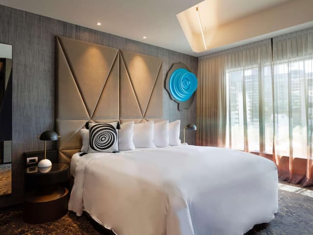 Loft Suite, Club Signature Access, 1 King Bed