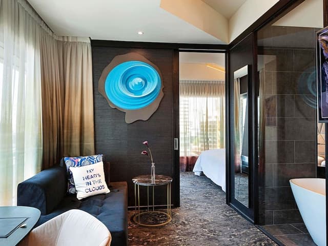 Loft Suite, Club Signature Access, 1 King Bed