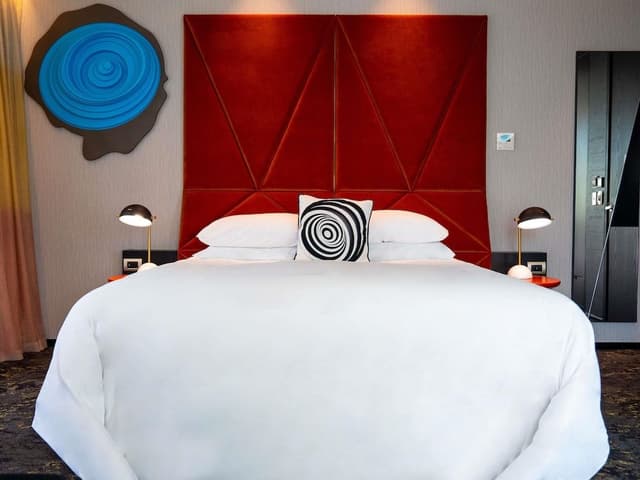 Room, 1 King Bed (Collection)