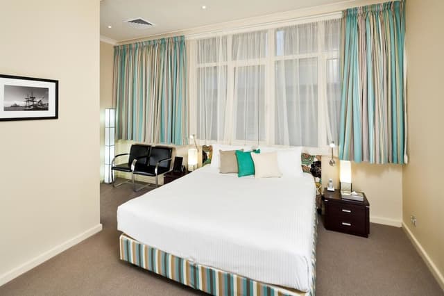 Standard Apartment, Multiple Beds, Non Smoking, Kitchen (3 King Beds and 1 Single Bed)
