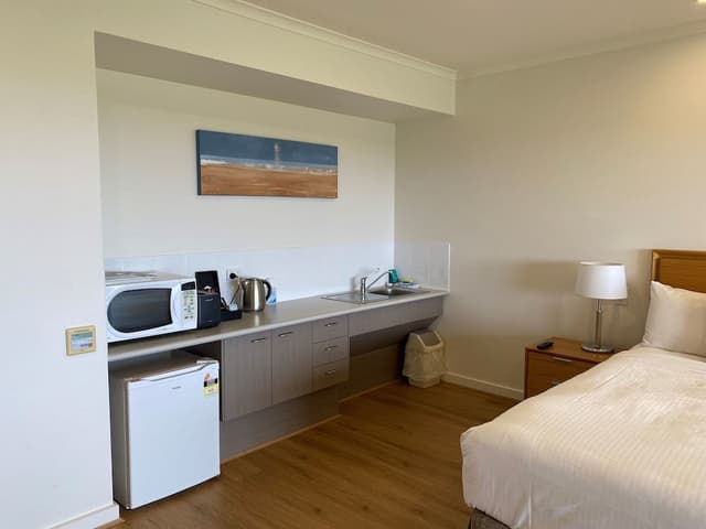 Standard Room, 1 King Bed, Mobility Accessible