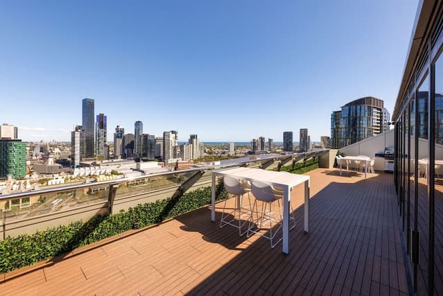 2 Bedroom Penthouse Apartment with Panoramic Views