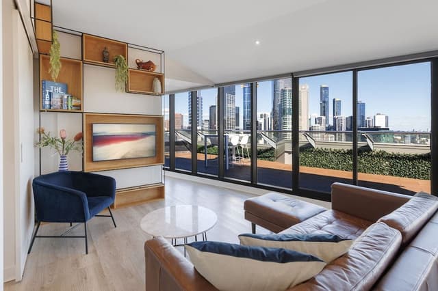 2 Bedroom Penthouse Apartment with Panoramic Views