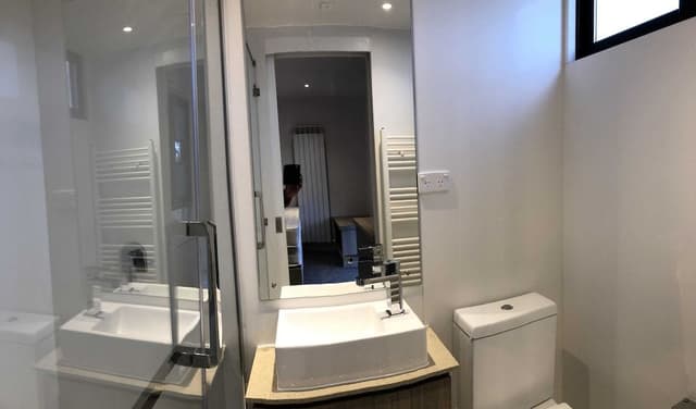 2 Single Beds Bunk Room with Ensuite