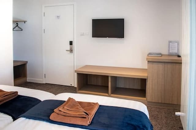 KingBed + Ensuite- splitable into 2 beds