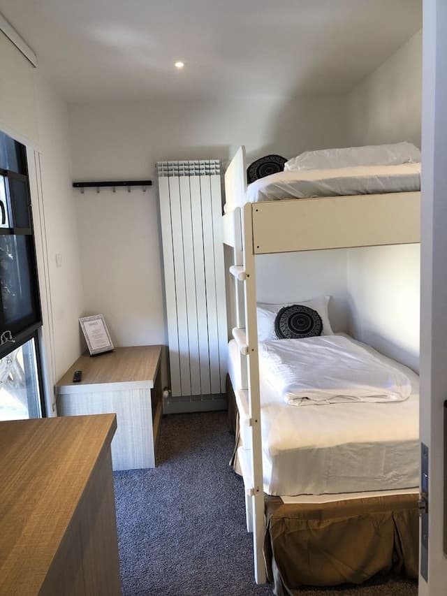 2 Single Beds Bunk Room with Ensuite