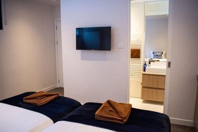 KingBed + Ensuite- splitable into 2 beds