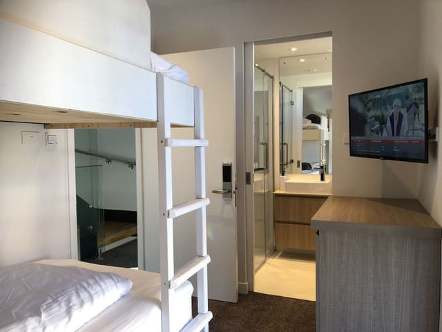 2 Single Beds Bunk Room with Ensuite