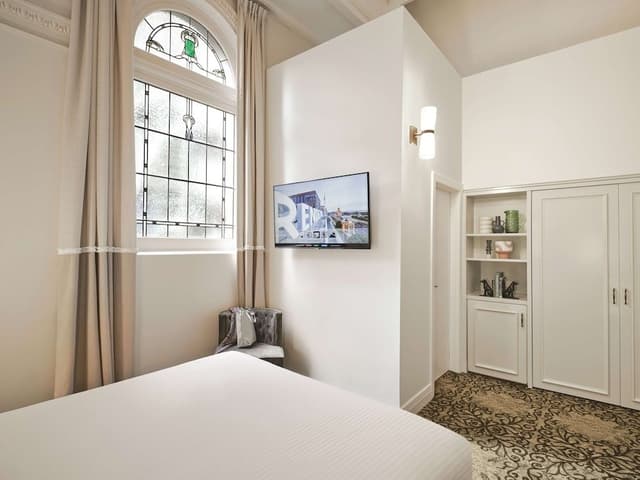 Commerce Heritage Queen Room