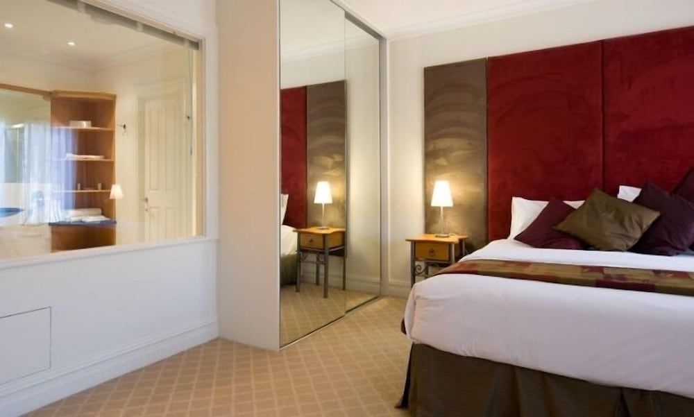 Lakeside Suites4