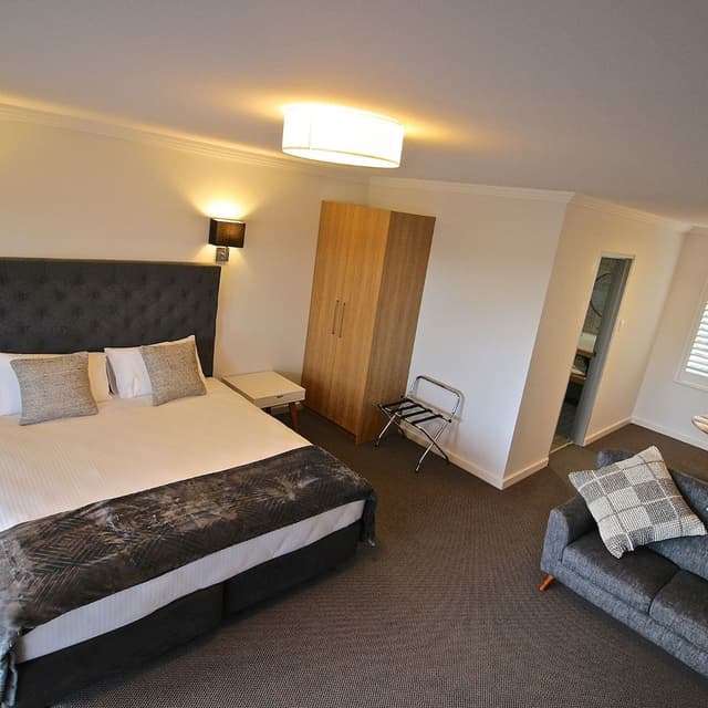 King Spa Suite