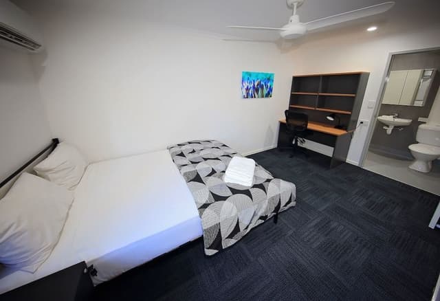Basic Double Room, 1 Queen Bed
