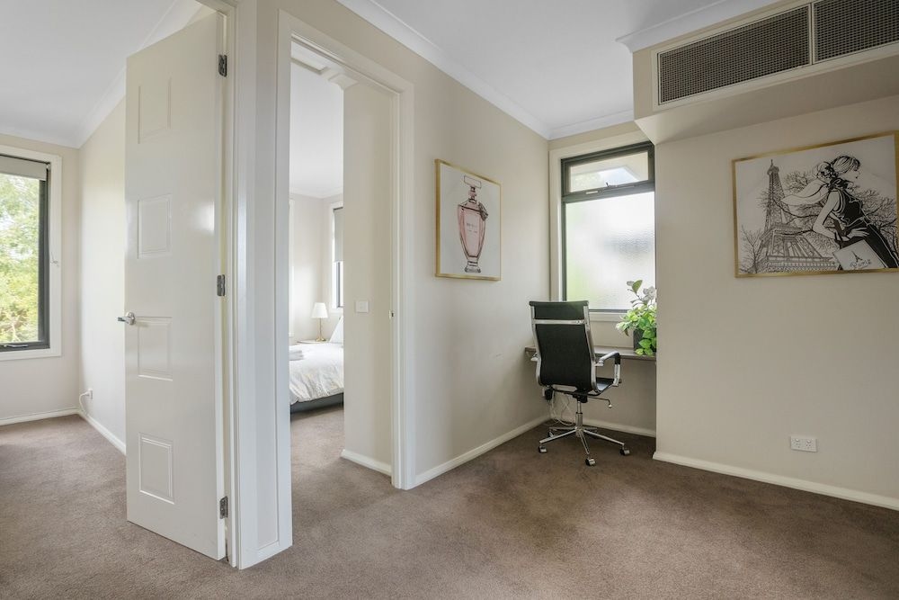 New Comfort house near Box Hill0