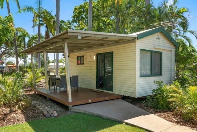 Poolside Ensuite Cabin