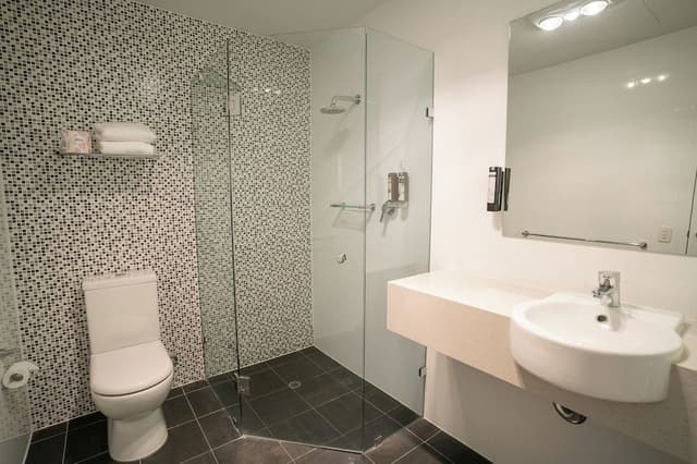 Deluxe King Suite