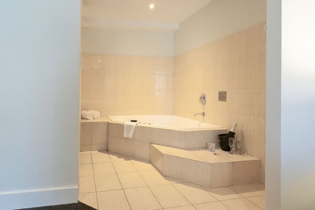Standard Spa Room