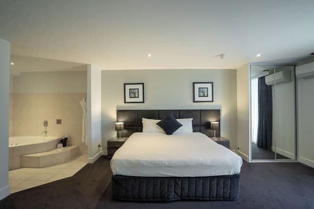 Standard Spa Room