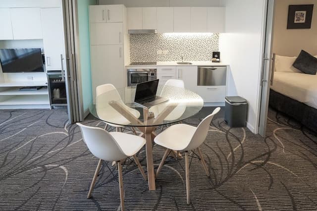 Deluxe King Suite