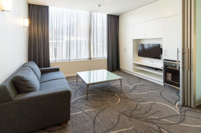 Deluxe King Suite