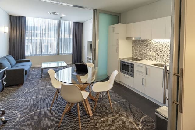 Deluxe King Suite